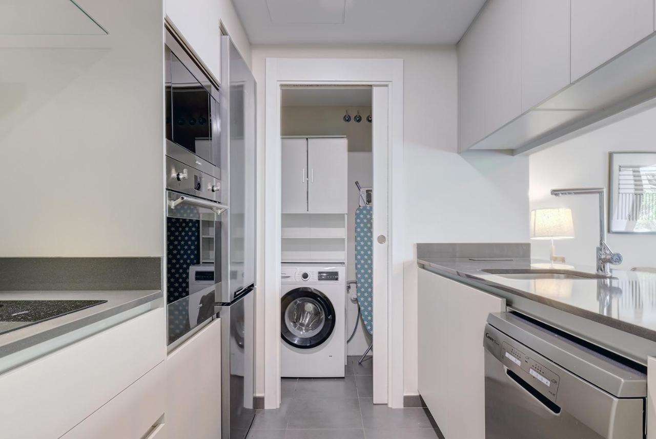 Stylish 2 Bedroom Apartment In Estepona Old Town エクステリア 写真