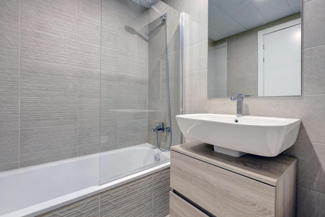 Stylish 2 Bedroom Apartment In Estepona Old Town エクステリア 写真